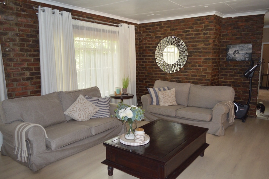 4 Bedroom Property for Sale in Flimieda North West